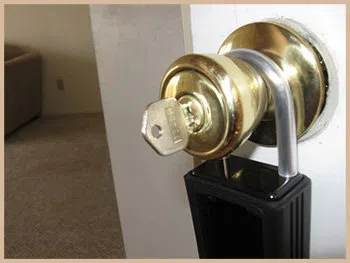 Elite Locksmith Services Providence, RI 401-424-9608 - 3-locksmith-key-service